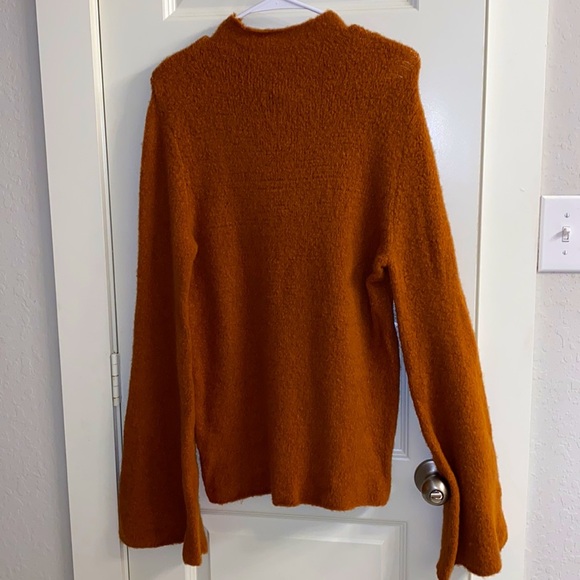 NWOT F21 Bell sleeve TOP 🧡 - Picture 3 of 7